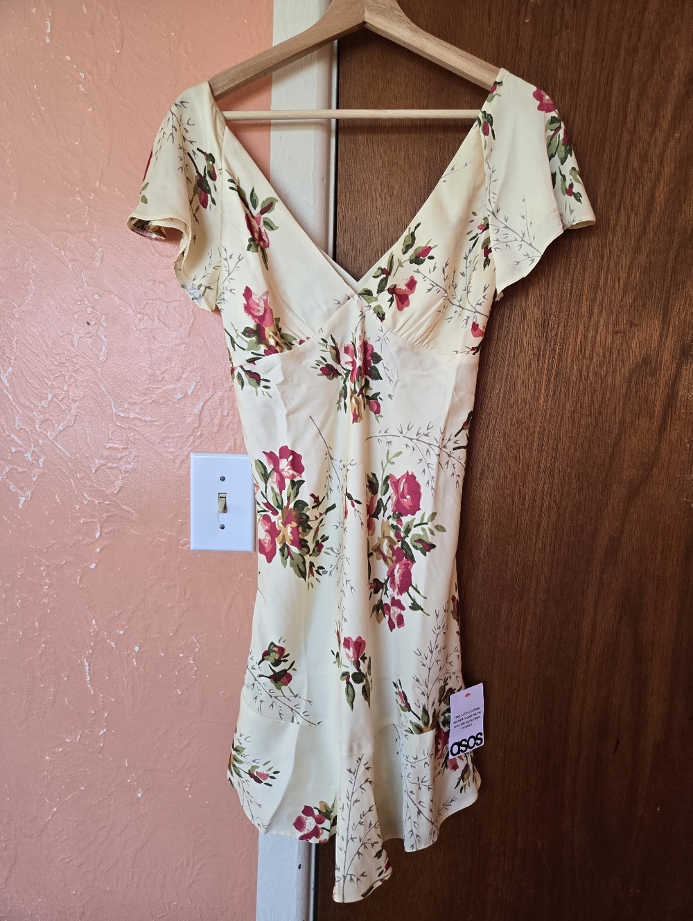 NWT ASOS DESIGN Cream Flutter Sleeve Mini Dress, Floral Print, Size 2 Petite - Picture 4 of 10
